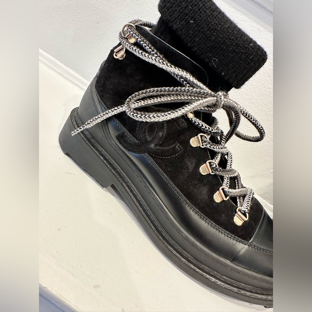 Chanel authentic booties worn 4 times. With box and shoe bags.